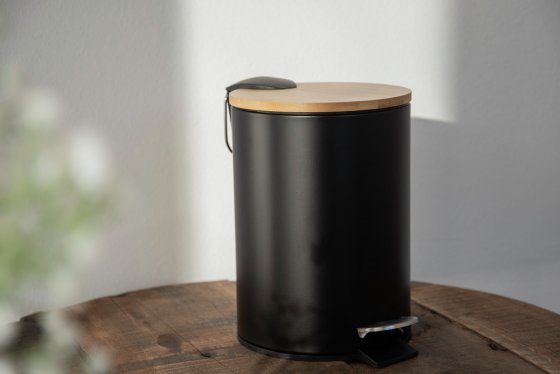 Treteimer Mod. Tortona Schwarz matt, Easy-Close Absenkautomatik 