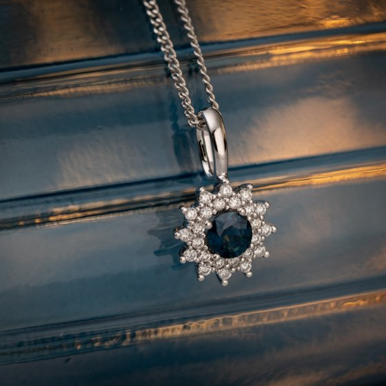 Halskette Gold 585 mit 24 Brillanten zus. 0,18ct. und Safir blau 42/45cm lang 