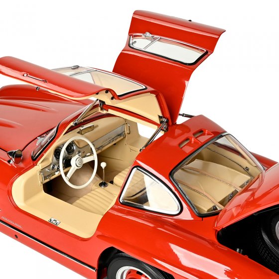 Modellbaus. Mercedes 300SL Rot