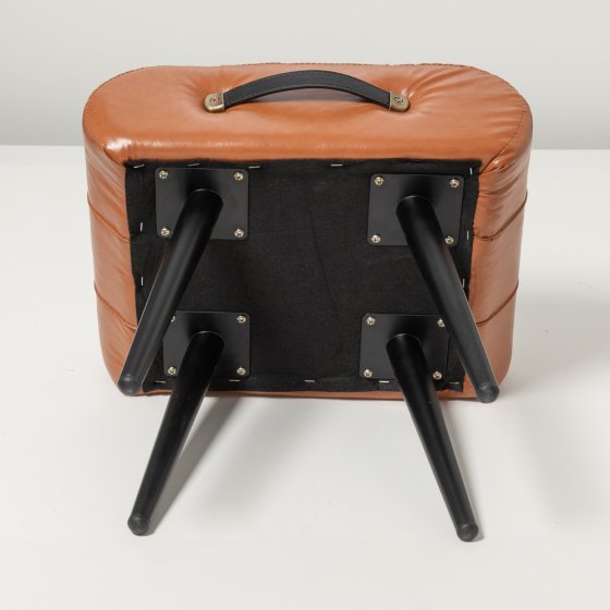 Gepolsterter Fußhocker im Retro-Stil 