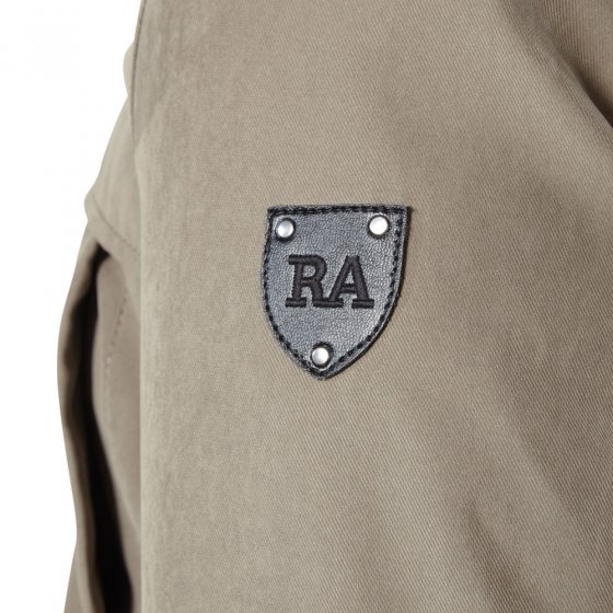 Jacke mit abnehmbarer Kapuze