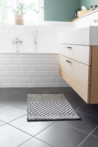 Badematte Mod. Tara, hergestellt aus recycelten PET-Flaschen (100 % Polyester)