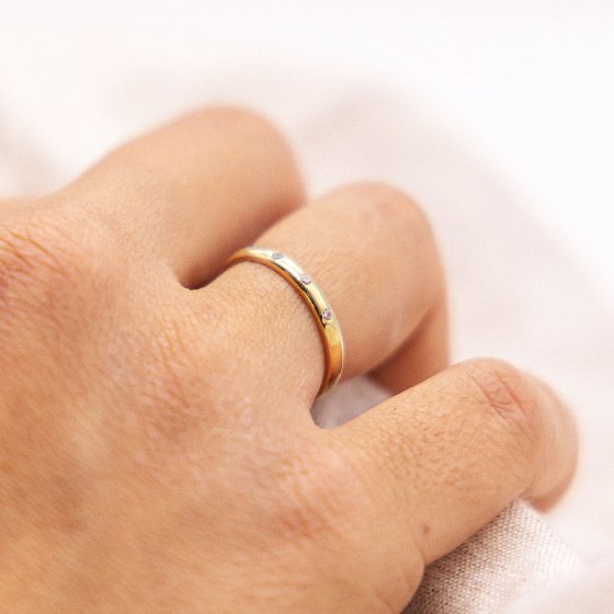 Ring 375 Gold mit 5x Zirkonia weiß 