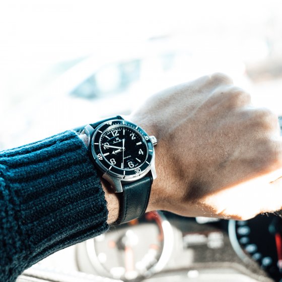 Herren Armbanduhr Edelstahl  Satiniert 24,5cm 