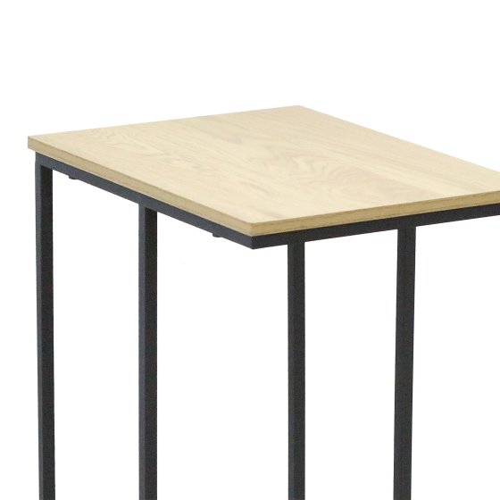 Beistelltisch in C Form mit schwarzem Stahlgestell 