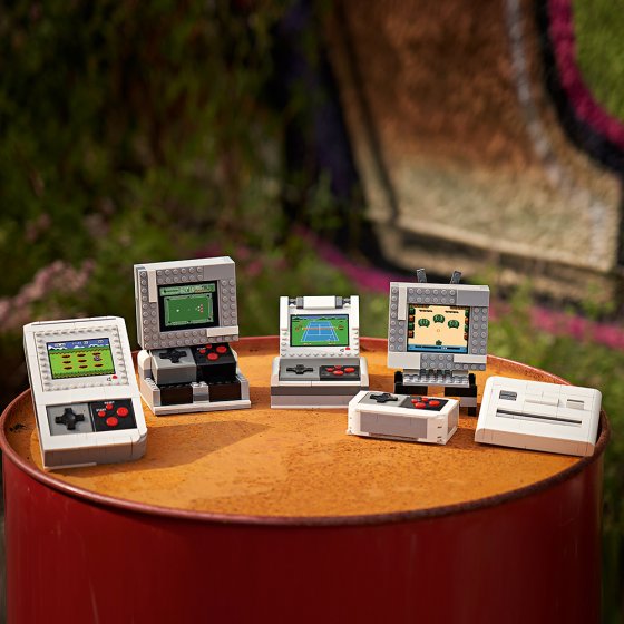 Retro-Spielekonsole mit Bausteinen