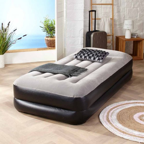 Luftbett mit integrierter Pumpe 