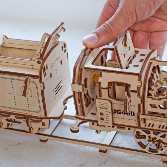 Holzmodell Dampflokomotive