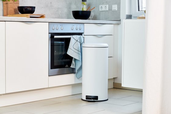 Treteimer Mod. Leman Easy Close Weiß 30 L, mit herausnehmbarem Einsatz