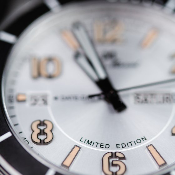 Herren Armbanduhr Edelstahl  Satiniert 24,5cm 