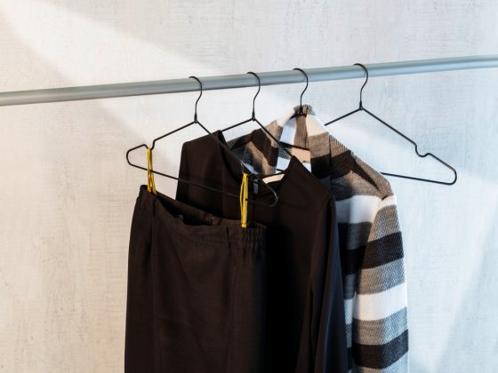 Kleiderbügel Mod. Sascha Schwarz, 20er Set, rutschfeste Beschichtung 