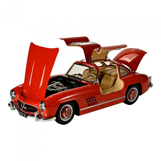 Modellbaus. Mercedes 300SL Silber
