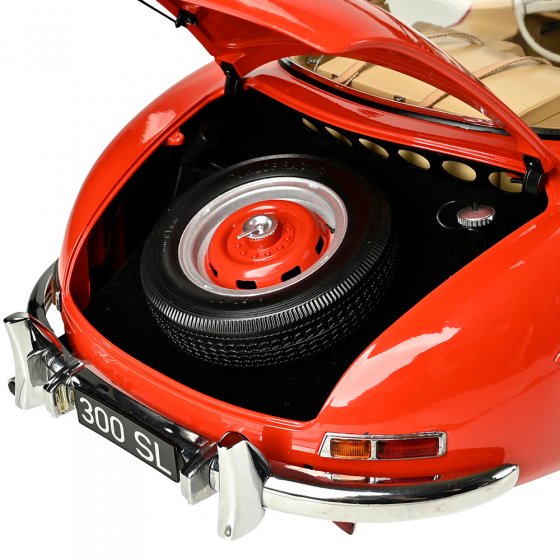 Modellbaus. Mercedes 300SL Rot