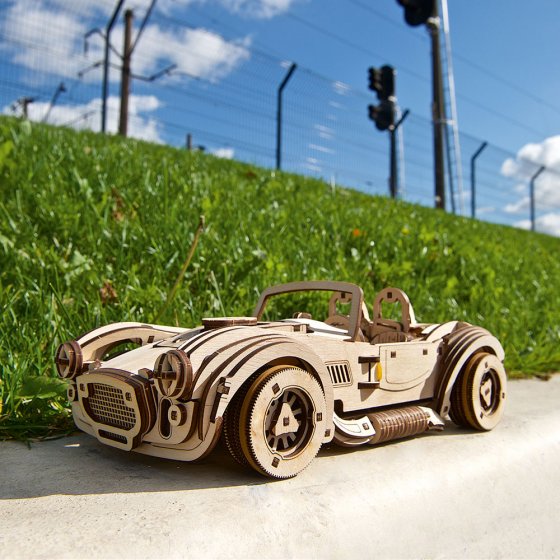 Holzmodell Cobra-Rennwagen 